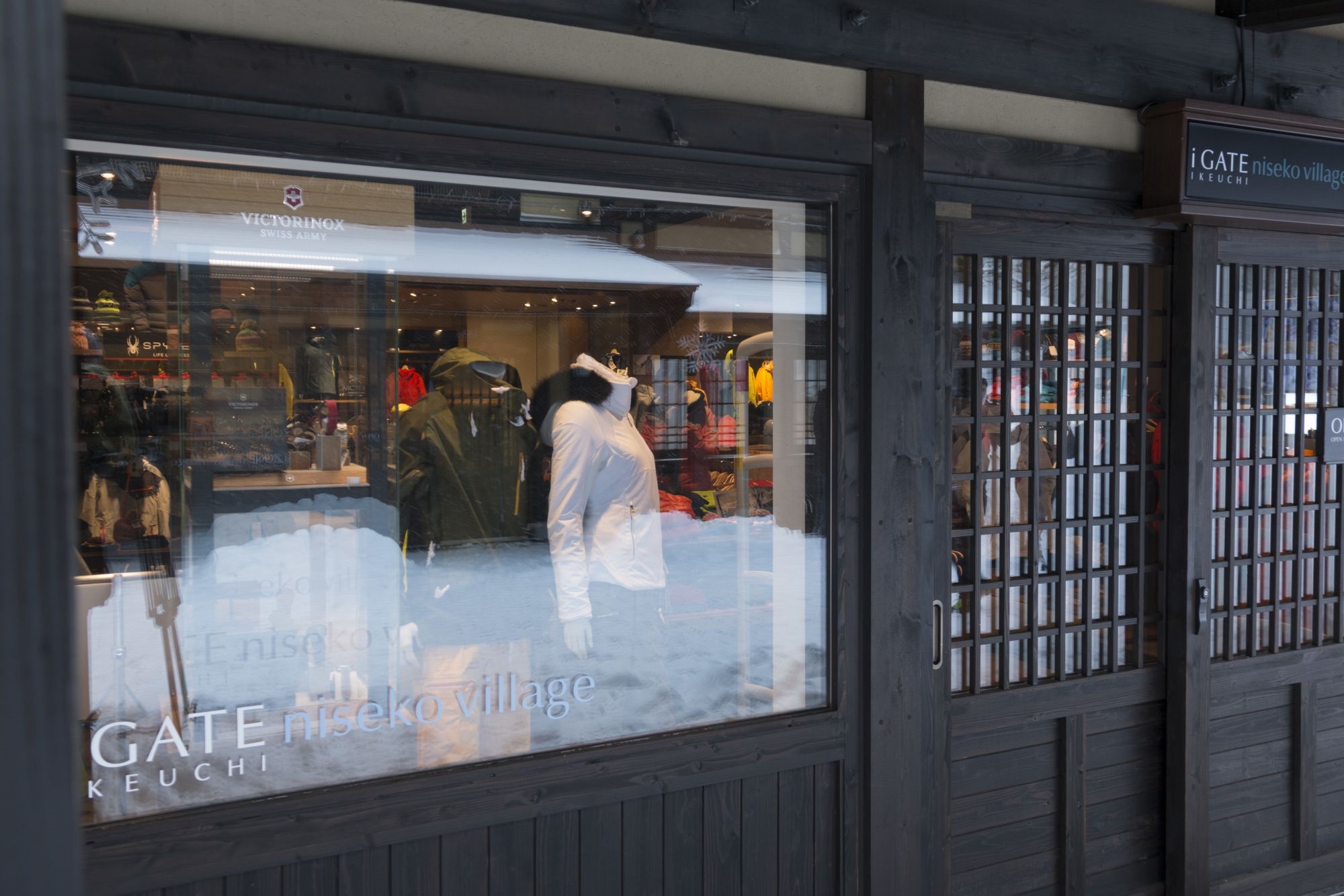 Door2Door transfer within the city. Niseko Town ( Cherry Tomato )