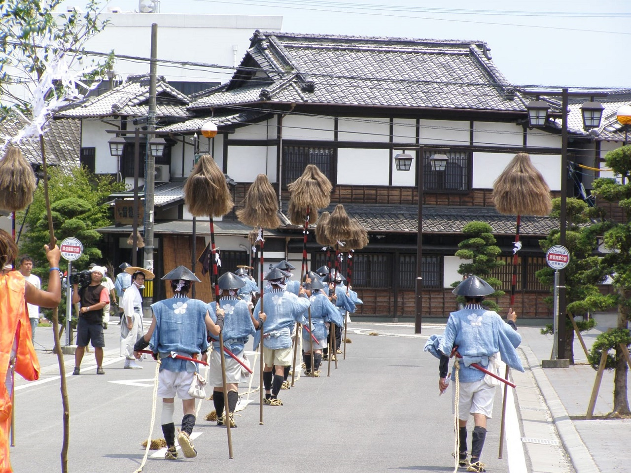 Cherry Tomato. 4 Hours Charter Transfer Within The City. Kitsuki (with Invisible Tour Guide Service On Demand)