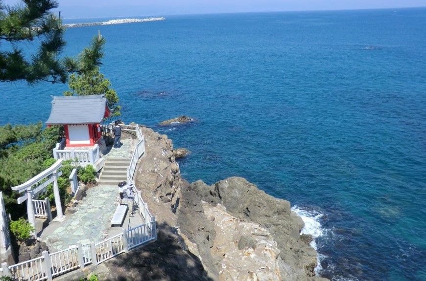 Cherry Tomato. 4 Hours Charter Transfer Within The City. Kochi (with Invisible Tour Guide Service On Demand)