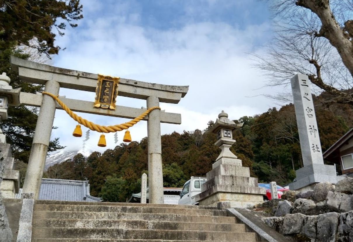 Cherry Tomato. 4 Hours Charter Transfer Within The City. Maibara (with Invisible Tour Guide Service On Demand)