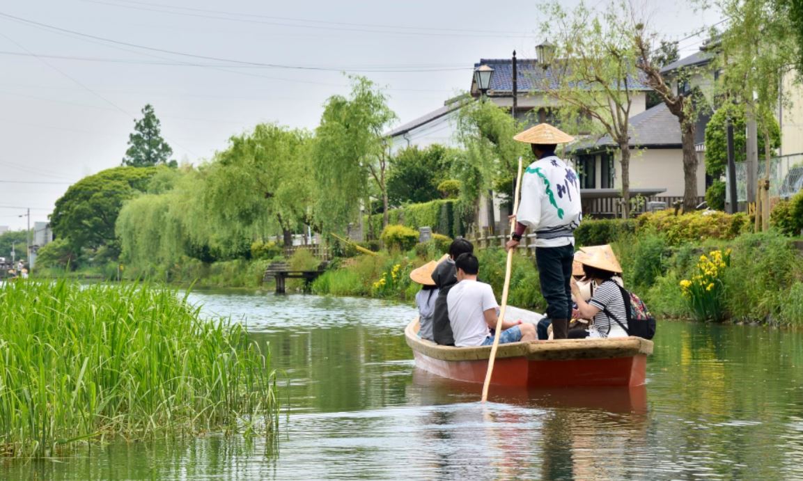 Cherry Tomato. 4 Hours Charter Transfer Within The City. Yanagawa (with Invisible Tour Guide Service On Demand)