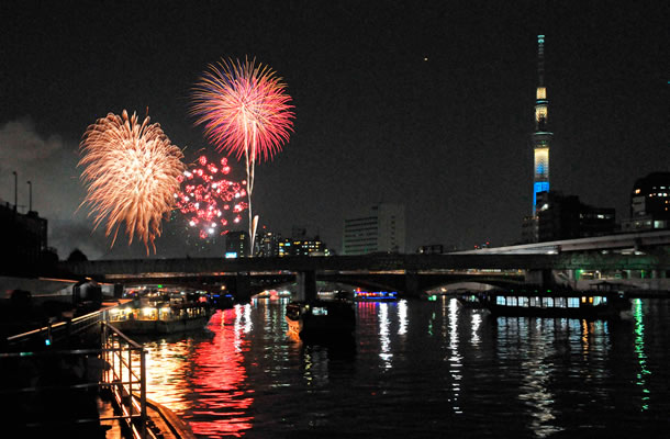 Tokyo Express:  One Way Shared Transfer from Central Tokyo Hotels to Night & Light & Entertainment in Tokyo + Pre-Loaded Welcome Suica Card"ALInoBABY" (510013.2122)